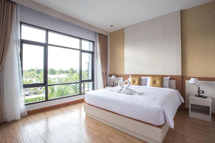 Eireann Boutique Hotel Prakhon Chai Eksteriør billede